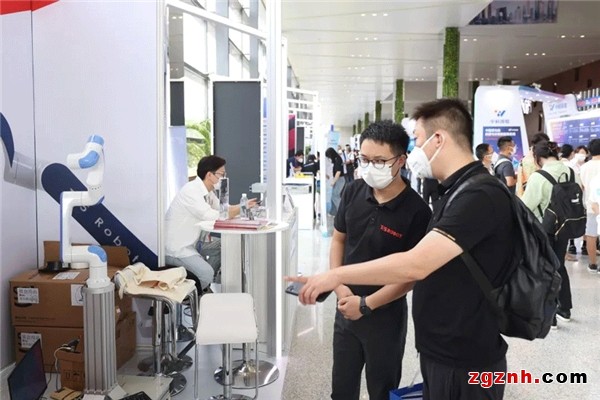 鈦虎機(jī)器人亮相2022世界人工智能大會